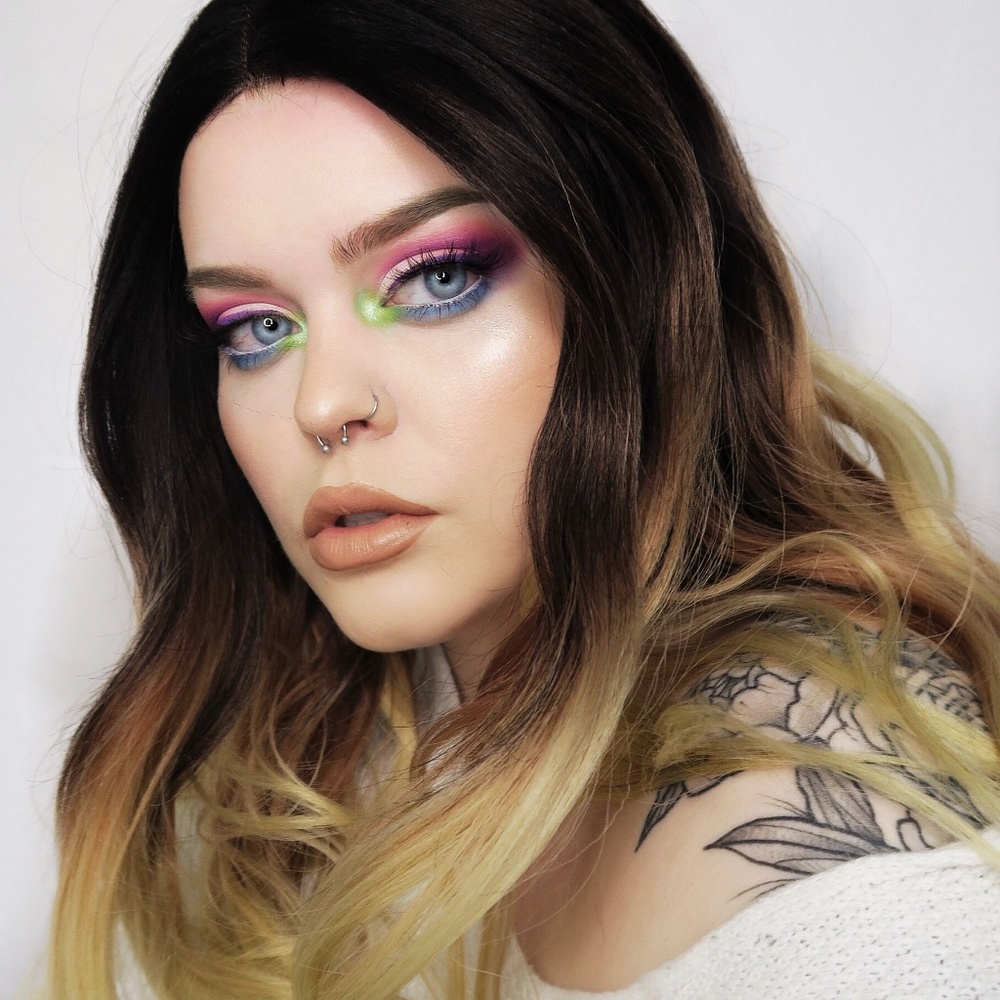 26" Ombre Ash Blonde Wig Dark Roots